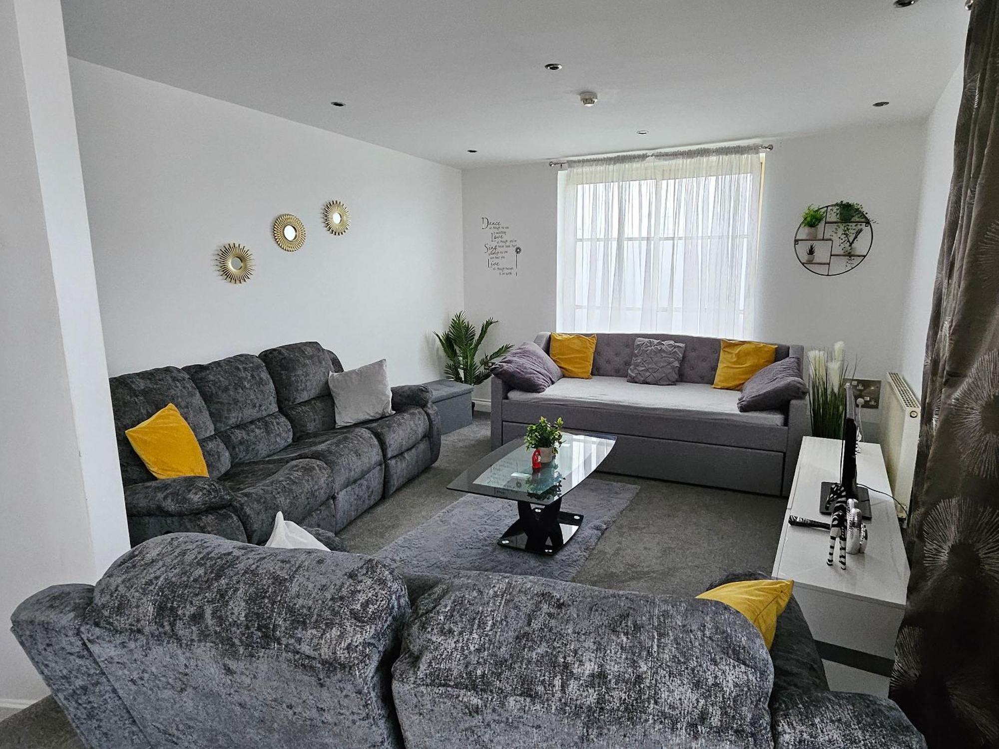 Deluxe Apartment Sleeps Up To 6 لايستر المظهر الخارجي الصورة